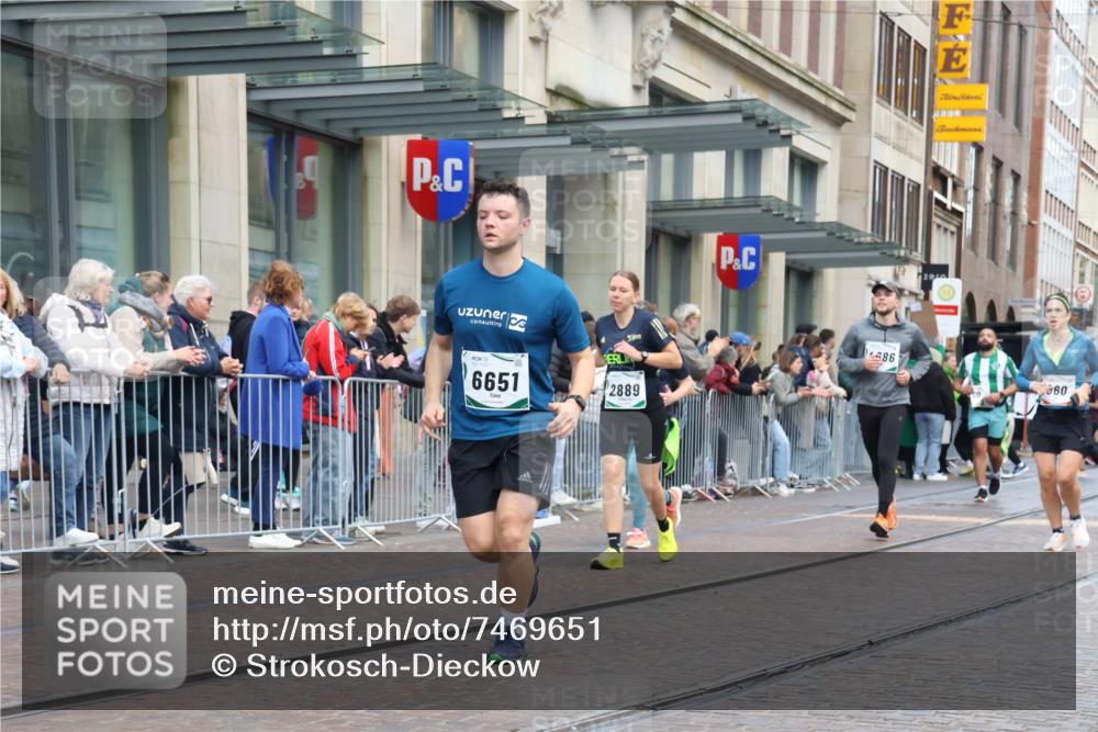 06.10.2024 - 19. swb-Marathon Bremen Strokosch-Dieckow http://msf.ph/oto/7469651 06.10.2024 14:06:30 Laufen 960, 1052, 2112, 2193, 2345, 2647, 2689, 2730, 2889, 3055, 3061, 3405, 3595, 3619, 3784, 4152, 4686, 4714, 4776, 4909, 5164, 5237, 5279, 5385, 5444, 5952, 6144, 6229, 6372, 6532, 6651, 6750 meine-sportfotos.de
