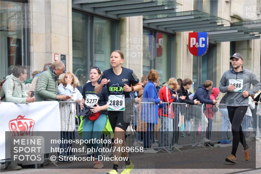 06.10.2024 - 19. swb-Marathon Bremen Strokosch-Dieckow http://msf.ph/oto/7469658 06.10.2024 14:06:32 Laufen 325, 960, 1052, 2112, 2193, 2250, 2345, 2647, 2689, 2730, 2889, 3055, 3061, 3405, 3595, 3619, 3784, 4152, 4686, 4714, 4776, 5164, 5237, 5279, 5385, 5444, 5952, 6144, 6229, 6372, 6532, 6651, 6750 meine-sportfotos.de