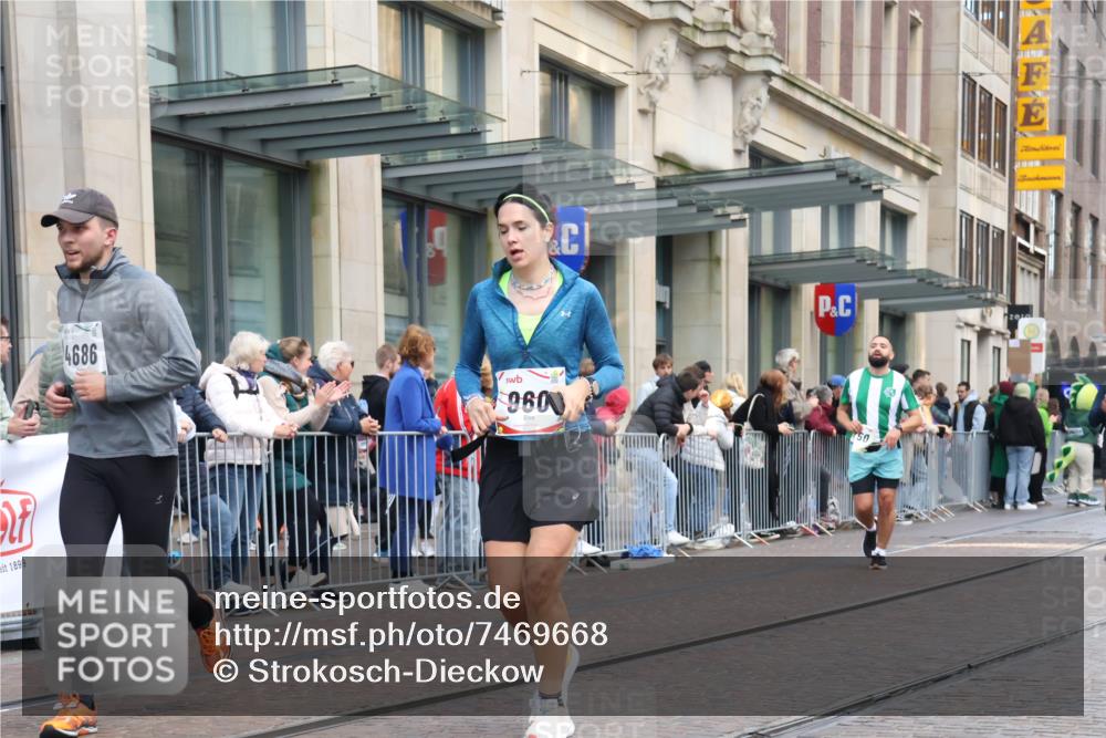 06.10.2024 - 19. swb-Marathon Bremen Strokosch-Dieckow http://msf.ph/oto/7469668 06.10.2024 14:06:34 Laufen 325, 960, 1052, 2112, 2193, 2250, 2647, 2689, 2730, 2889, 3055, 3061, 3405, 3595, 3619, 3784, 4152, 4686, 4714, 4776, 5164, 5237, 5279, 5385, 5444, 5952, 6144, 6229, 6372, 6532, 6651, 6750 meine-sportfotos.de