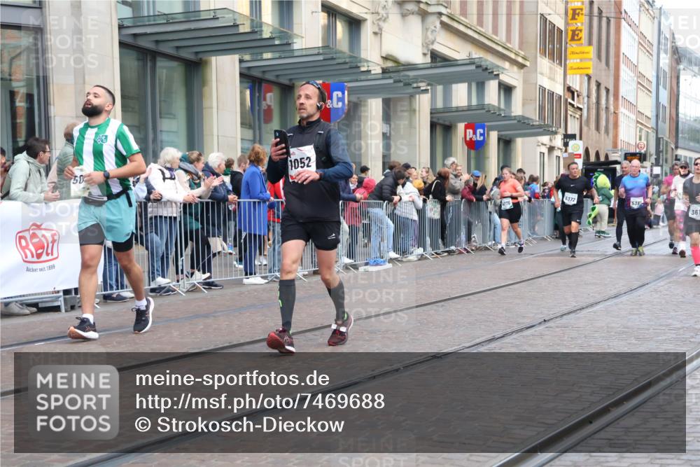 06.10.2024 - 19. swb-Marathon Bremen Strokosch-Dieckow http://msf.ph/oto/7469688 06.10.2024 14:06:39 Laufen 325, 960, 1052, 2193, 2250, 2426, 2647, 2689, 2889, 3055, 3061, 3302, 3405, 3595, 3619, 3784, 4686, 4714, 4776, 5164, 5237, 5279, 5385, 5444, 5952, 6144, 6229, 6372, 6392, 6532, 6651, 6656, 6750 meine-sportfotos.de