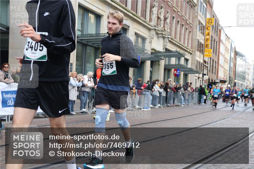 06.10.2024 - 19. swb-Marathon Bremen Strokosch-Dieckow http://msf.ph/oto/7469712 06.10.2024 14:06:48 Laufen 325, 756, 758, 921, 1052, 2193, 2250, 2290, 2426, 2647, 2689, 2889, 3055, 3061, 3302, 3405, 3619, 3784, 3813, 4079, 4714, 4776, 5164, 5279, 5385, 5444, 5608, 5655, 5952, 6144, 6229, 6372, 6392, 6532, 6656, 6750 meine-sportfotos.de