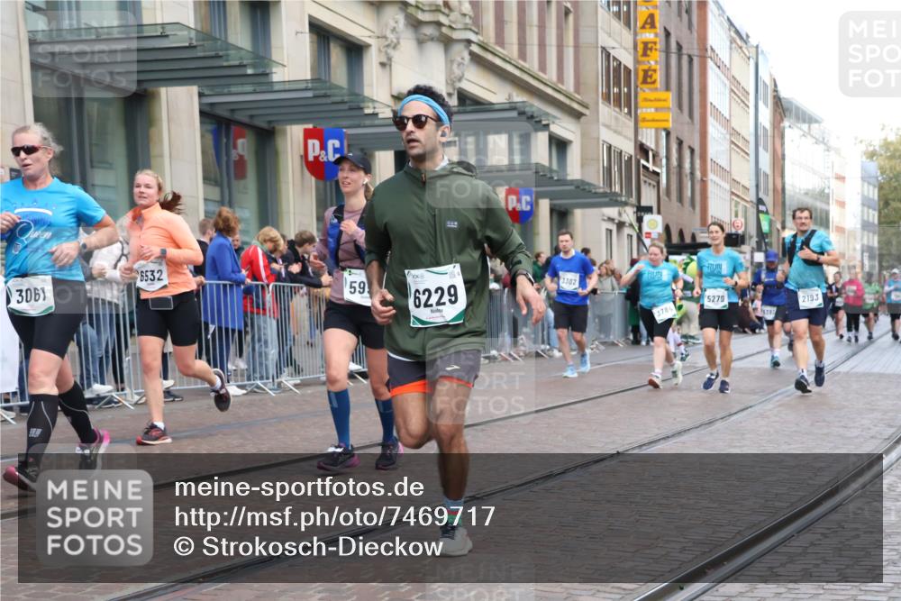 06.10.2024 - 19. swb-Marathon Bremen Strokosch-Dieckow http://msf.ph/oto/7469717 06.10.2024 14:06:55 Laufen 325, 756, 758, 921, 1378, 2193, 2250, 2290, 2426, 2432, 2647, 2689, 3055, 3061, 3302, 3405, 3784, 3813, 4079, 4714, 4776, 5131, 5132, 5164, 5279, 5385, 5444, 5608, 5655, 5907, 5952, 6144, 6229, 6372, 6392, 6532, 6656, 6750 meine-sportfotos.de