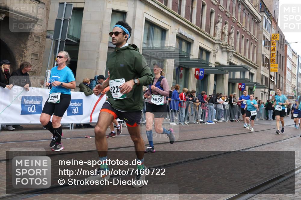 06.10.2024 - 19. swb-Marathon Bremen Strokosch-Dieckow http://msf.ph/oto/7469722 06.10.2024 14:06:56 Laufen 325, 756, 758, 921, 1378, 2193, 2250, 2290, 2426, 2432, 2647, 2689, 3055, 3061, 3302, 3405, 3784, 3813, 4079, 4714, 4776, 5131, 5132, 5164, 5279, 5385, 5444, 5608, 5655, 5907, 5952, 6144, 6229, 6372, 6392, 6532, 6656 meine-sportfotos.de