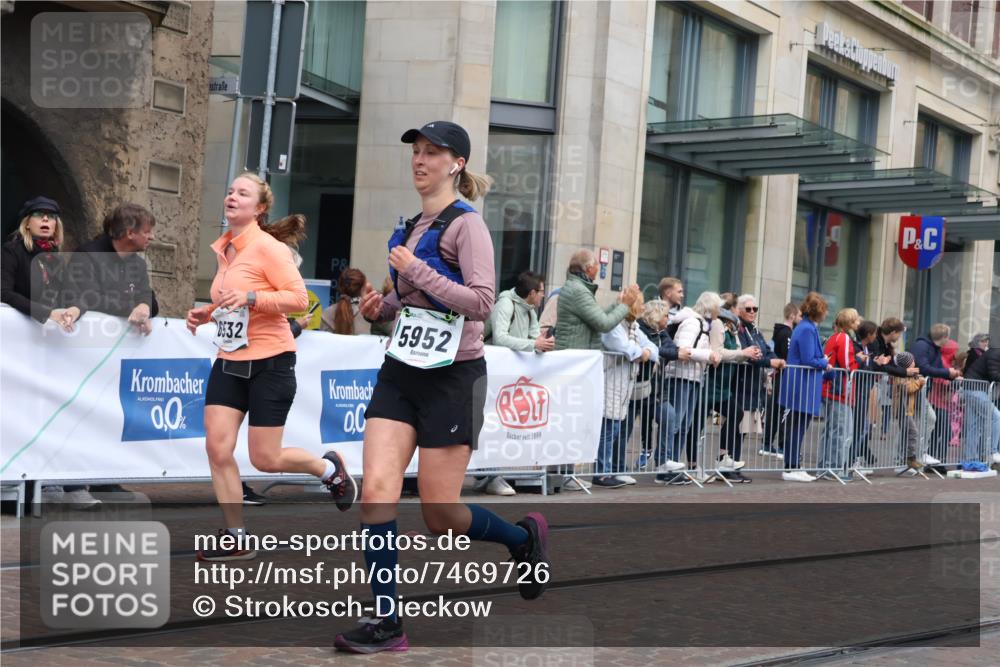 06.10.2024 - 19. swb-Marathon Bremen Strokosch-Dieckow http://msf.ph/oto/7469726 06.10.2024 14:06:57 Laufen 325, 756, 758, 921, 1378, 2193, 2250, 2290, 2426, 2432, 2647, 2689, 3055, 3061, 3302, 3405, 3784, 3813, 4079, 4714, 5131, 5132, 5164, 5279, 5385, 5444, 5608, 5655, 5907, 5952, 6144, 6229, 6392, 6532, 6656 meine-sportfotos.de