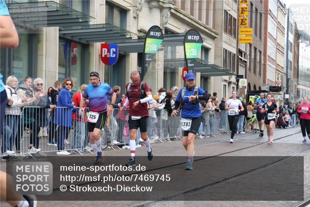 06.10.2024 - 19. swb-Marathon Bremen Strokosch-Dieckow http://msf.ph/oto/7469745 06.10.2024 14:07:01 Laufen 325, 756, 758, 921, 1378, 2193, 2250, 2290, 2426, 2432, 3061, 3302, 3784, 3813, 4079, 5131, 5132, 5249, 5279, 5385, 5444, 5608, 5655, 5907, 5952, 6229, 6392, 6532, 6656 meine-sportfotos.de
