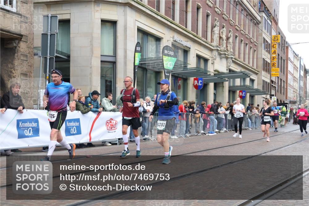 06.10.2024 - 19. swb-Marathon Bremen Strokosch-Dieckow http://msf.ph/oto/7469753 06.10.2024 14:07:03 Laufen 325, 756, 758, 866, 921, 1378, 2193, 2250, 2290, 2426, 2432, 3061, 3302, 3784, 3813, 4079, 4459, 5131, 5132, 5249, 5279, 5444, 5608, 5655, 5907, 5952, 6392, 6532, 6656, 6714 meine-sportfotos.de