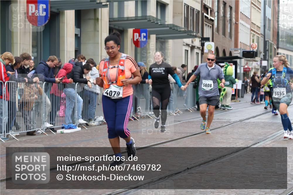 06.10.2024 - 19. swb-Marathon Bremen Strokosch-Dieckow http://msf.ph/oto/7469782 06.10.2024 14:07:11 Laufen 325, 756, 758, 866, 921, 1378, 2250, 2290, 2426, 2432, 3118, 3302, 3715, 3813, 4079, 4459, 4513, 5131, 5132, 5249, 5321, 5608, 5655, 5907, 6392, 6656, 6714 meine-sportfotos.de