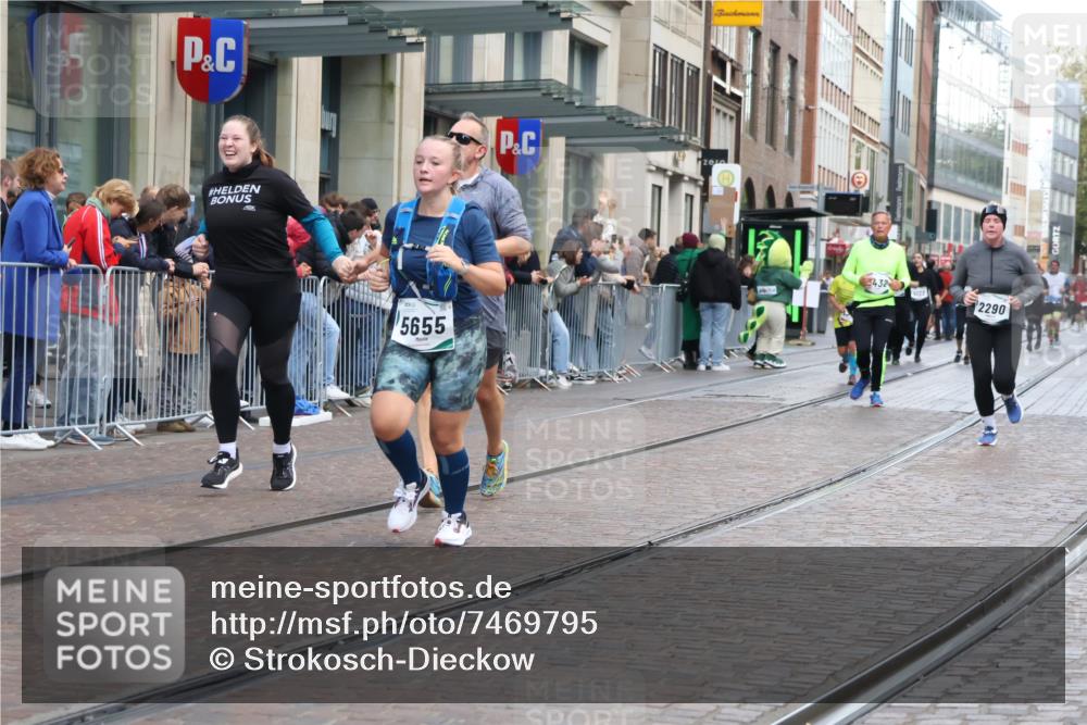 06.10.2024 - 19. swb-Marathon Bremen Strokosch-Dieckow http://msf.ph/oto/7469795 06.10.2024 14:07:14 Laufen 756, 758, 866, 887, 921, 1378, 2290, 2426, 2432, 3118, 3302, 3553, 3715, 3813, 4047, 4048, 4079, 4459, 4513, 5131, 5132, 5249, 5321, 5608, 5655, 5907, 6392, 6656, 6714 meine-sportfotos.de