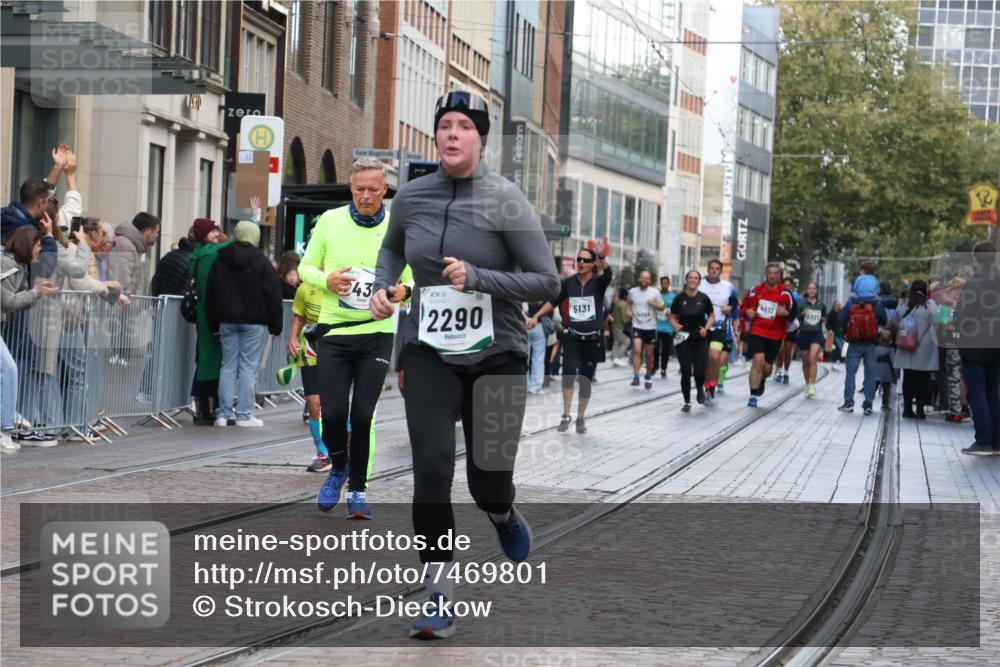 06.10.2024 - 19. swb-Marathon Bremen Strokosch-Dieckow http://msf.ph/oto/7469801 06.10.2024 14:07:16 Laufen 756, 758, 866, 887, 921, 1378, 2290, 2426, 2432, 3118, 3553, 3715, 3813, 4047, 4048, 4079, 4459, 4513, 5131, 5132, 5249, 5321, 5608, 5655, 5907, 6283, 6392, 6656, 6714 meine-sportfotos.de