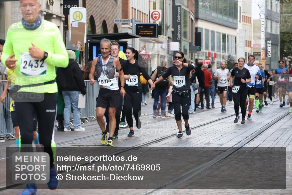 06.10.2024 - 19. swb-Marathon Bremen Strokosch-Dieckow http://msf.ph/oto/7469805 06.10.2024 14:07:18 Laufen 756, 758, 866, 887, 921, 1378, 2290, 2432, 3118, 3553, 3715, 3813, 4047, 4048, 4079, 4269, 4459, 4513, 5131, 5132, 5249, 5321, 5608, 5655, 5907, 6283, 6714 meine-sportfotos.de