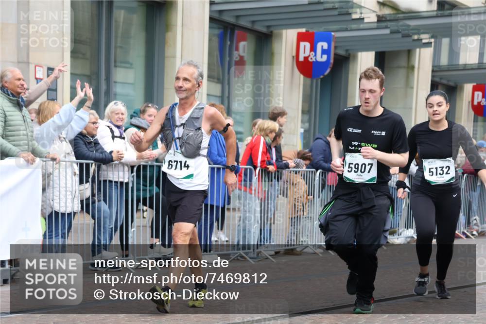 06.10.2024 - 19. swb-Marathon Bremen Strokosch-Dieckow http://msf.ph/oto/7469812 06.10.2024 14:07:26 Laufen 866, 887, 1378, 2290, 2432, 2433, 3118, 3553, 3715, 4047, 4048, 4269, 4459, 4513, 5131, 5132, 5249, 5321, 5907, 6283, 6714 meine-sportfotos.de