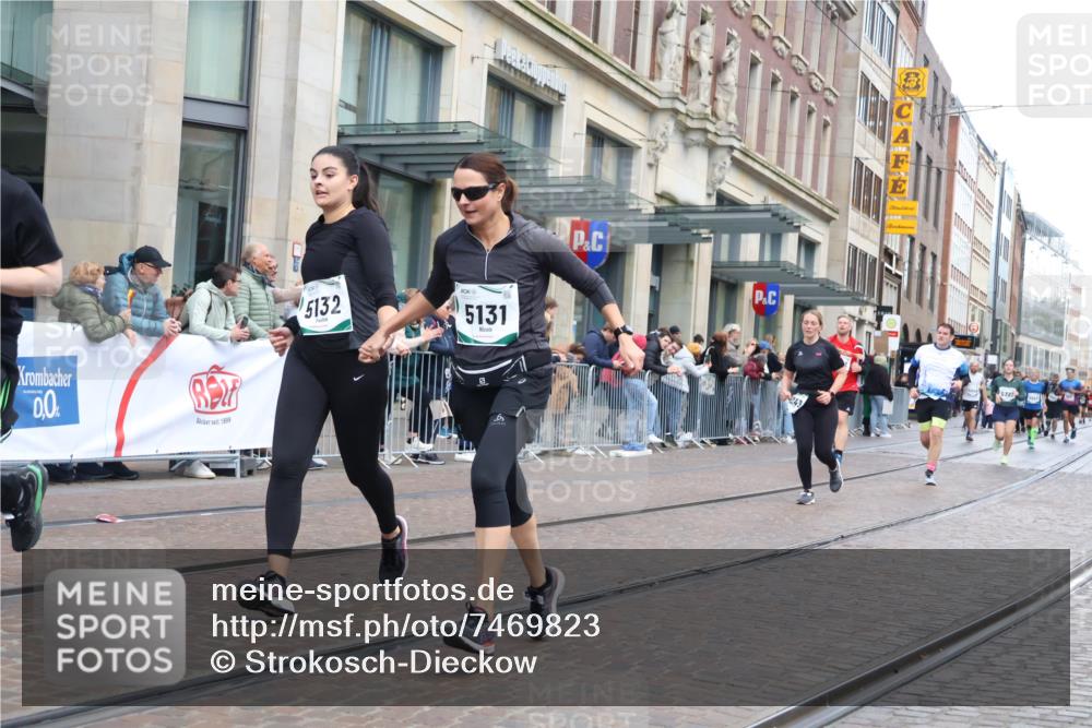 06.10.2024 - 19. swb-Marathon Bremen Strokosch-Dieckow http://msf.ph/oto/7469823 06.10.2024 14:07:28 Laufen 866, 887, 1378, 2432, 2433, 3019, 3118, 3553, 3715, 4047, 4048, 4269, 4459, 4513, 5131, 5132, 5249, 5321, 5907, 6283, 6714 meine-sportfotos.de