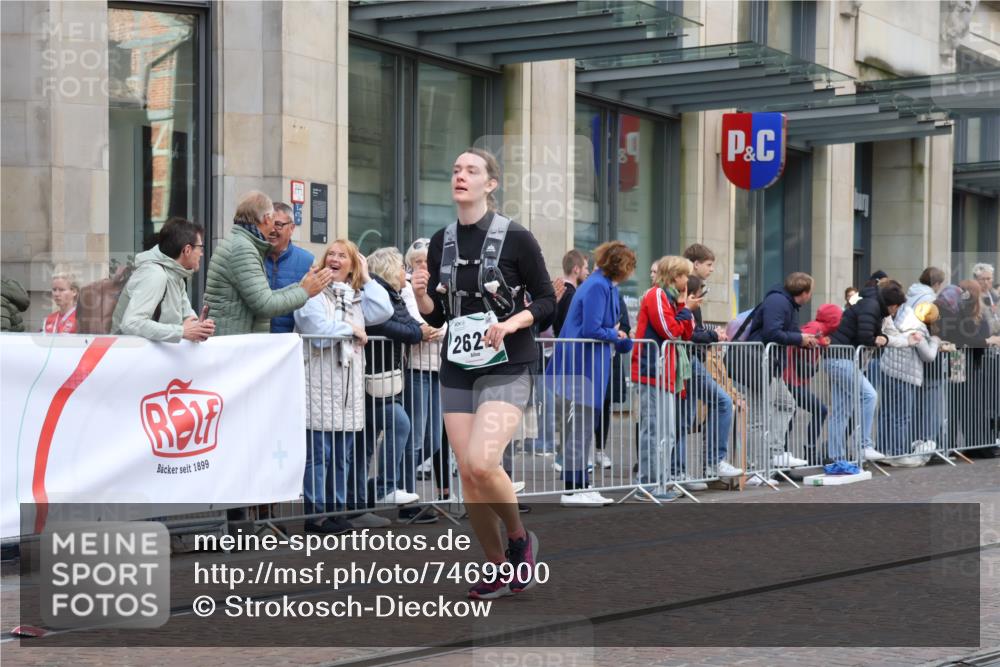 06.10.2024 - 19. swb-Marathon Bremen Strokosch-Dieckow http://msf.ph/oto/7469900 06.10.2024 14:08:00 Laufen 267, 2433, 2510, 2628, 2870, 3019, 4634, 4935, 5033, 6023, 6884 meine-sportfotos.de