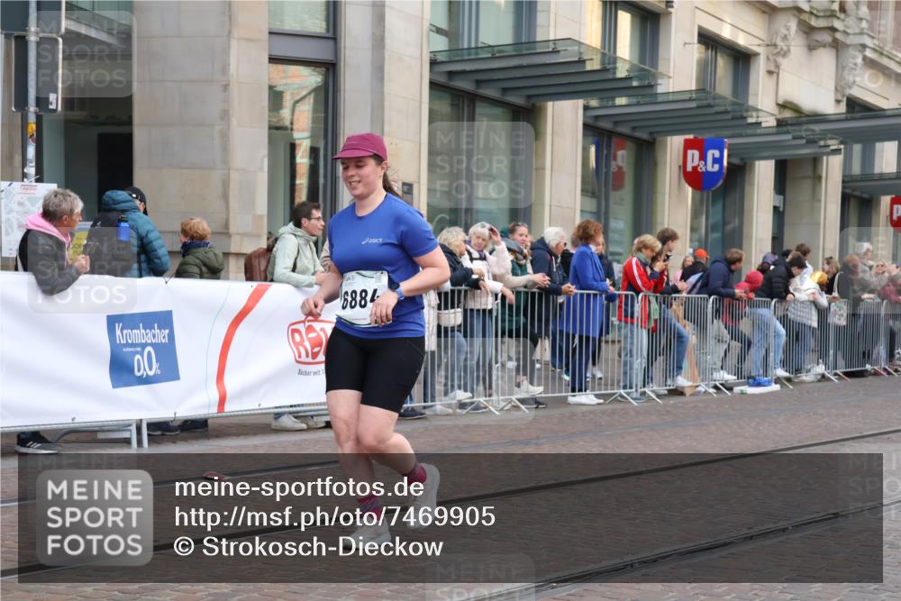 06.10.2024 - 19. swb-Marathon Bremen Strokosch-Dieckow http://msf.ph/oto/7469905 06.10.2024 14:08:05 Laufen 267, 2433, 2510, 2628, 2870, 3019, 3480, 4634, 4935, 5033, 5517, 6023, 6884 meine-sportfotos.de