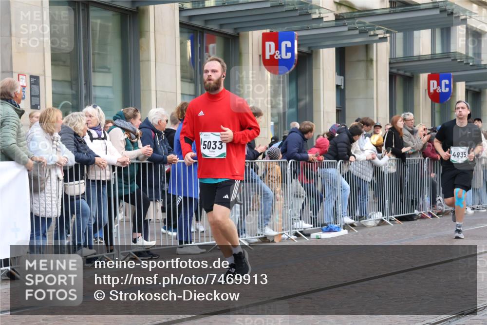 06.10.2024 - 19. swb-Marathon Bremen Strokosch-Dieckow http://msf.ph/oto/7469913 06.10.2024 14:08:10 Laufen 267, 2153, 2510, 2628, 2870, 3227, 3480, 4560, 4634, 4935, 5033, 5266, 5422, 5517, 6023, 6884 meine-sportfotos.de