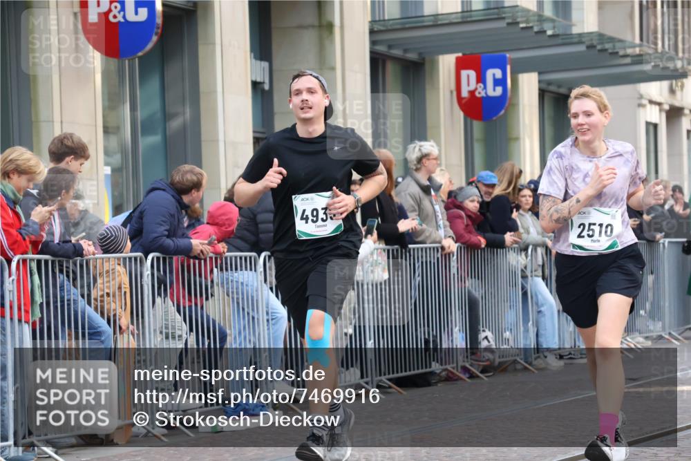 06.10.2024 - 19. swb-Marathon Bremen Strokosch-Dieckow http://msf.ph/oto/7469916 06.10.2024 14:08:12 Laufen 267, 2153, 2510, 2628, 2870, 3227, 3480, 4560, 4634, 4935, 5033, 5266, 5422, 5517, 6023, 6884 meine-sportfotos.de