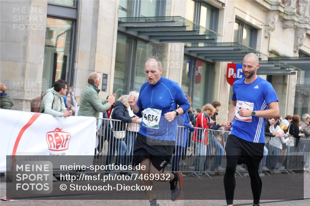 06.10.2024 - 19. swb-Marathon Bremen Strokosch-Dieckow http://msf.ph/oto/7469932 06.10.2024 14:08:25 Laufen 267, 502, 2153, 2320, 2870, 3227, 3323, 3480, 3842, 4560, 4634, 5033, 5149, 5266, 5422, 5517, 6023, 6539 meine-sportfotos.de