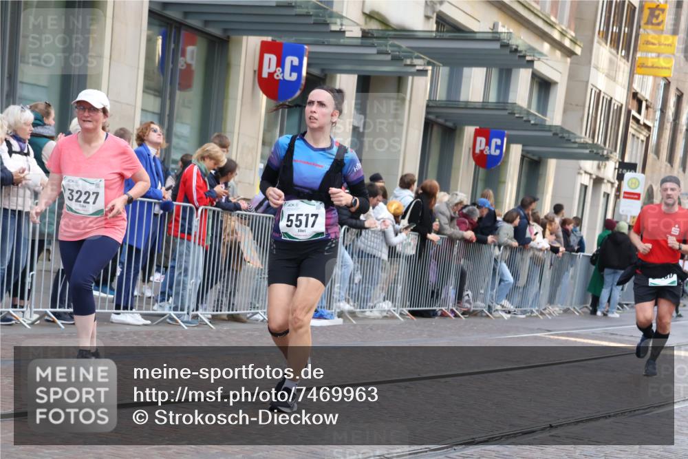 06.10.2024 - 19. swb-Marathon Bremen Strokosch-Dieckow http://msf.ph/oto/7469963 06.10.2024 14:08:31 Laufen 267, 502, 2153, 2320, 2870, 3227, 3323, 3480, 3842, 4560, 4634, 4832, 5149, 5266, 5422, 5517, 6023, 6539, 6922 meine-sportfotos.de