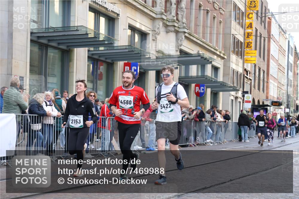 06.10.2024 - 19. swb-Marathon Bremen Strokosch-Dieckow http://msf.ph/oto/7469988 06.10.2024 14:08:42 Laufen 502, 2153, 2320, 2932, 3227, 3323, 3480, 3842, 4560, 4832, 5149, 5266, 5422, 5517, 5519, 6539, 6753, 6922 meine-sportfotos.de