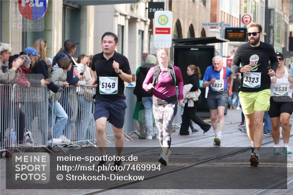 06.10.2024 - 19. swb-Marathon Bremen Strokosch-Dieckow http://msf.ph/oto/7469994 06.10.2024 14:08:45 Laufen 502, 2153, 2320, 2651, 2932, 3227, 3323, 3768, 3842, 4345, 4560, 4832, 5149, 5266, 5422, 5519, 6539, 6753, 6922 meine-sportfotos.de
