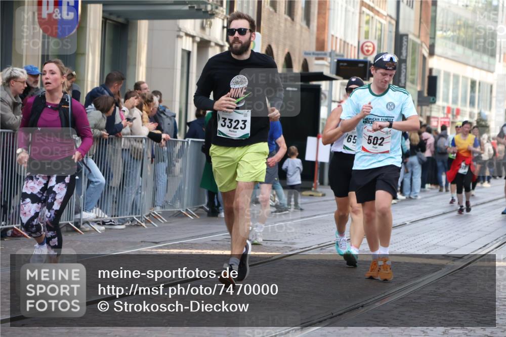06.10.2024 - 19. swb-Marathon Bremen Strokosch-Dieckow http://msf.ph/oto/7470000 06.10.2024 14:08:48 Laufen 502, 1262, 2153, 2320, 2651, 2932, 3227, 3323, 3768, 3842, 3986, 4345, 4560, 4832, 5149, 5422, 5519, 6539, 6753, 6922 meine-sportfotos.de