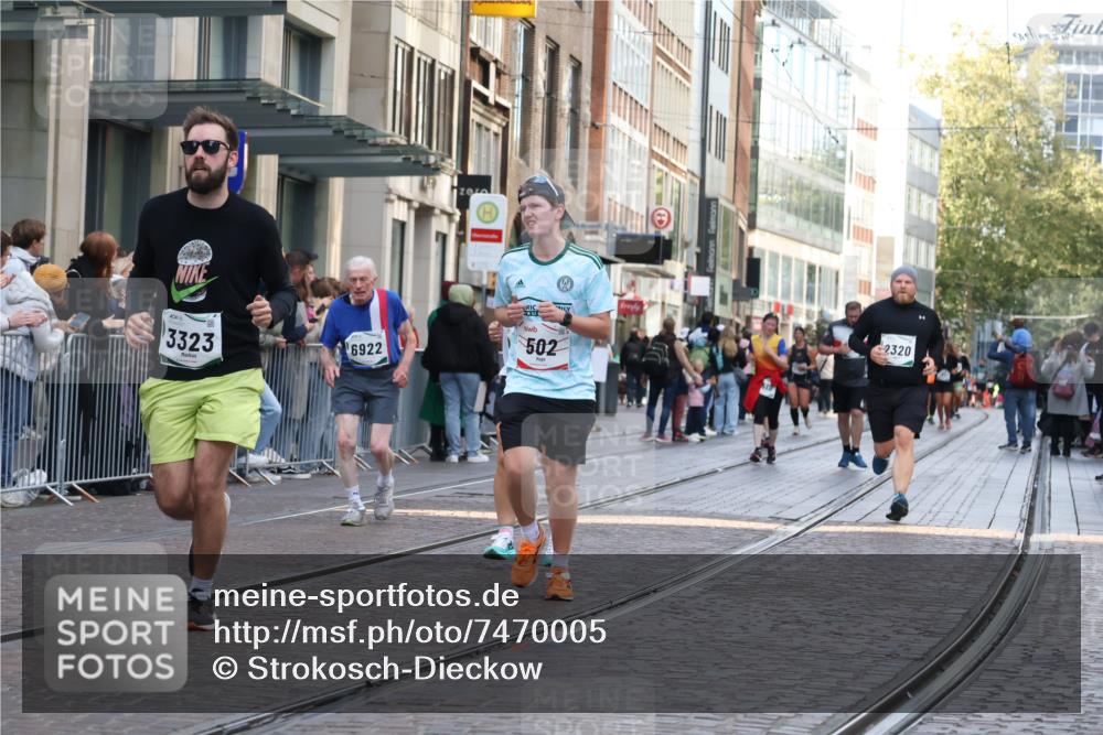 06.10.2024 - 19. swb-Marathon Bremen Strokosch-Dieckow http://msf.ph/oto/7470005 06.10.2024 14:08:49 Laufen 502, 1262, 2153, 2320, 2651, 2932, 3323, 3768, 3842, 3986, 4345, 4560, 4832, 5149, 5422, 5519, 6539, 6753, 6922 meine-sportfotos.de