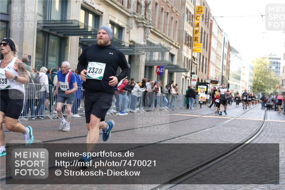 06.10.2024 - 19. swb-Marathon Bremen Strokosch-Dieckow http://msf.ph/oto/7470021 06.10.2024 14:08:54 Laufen 502, 1262, 2218, 2320, 2651, 2932, 3323, 3717, 3768, 3842, 3848, 3915, 3986, 4345, 4832, 5149, 5236, 5519, 6539, 6753, 6922 meine-sportfotos.de