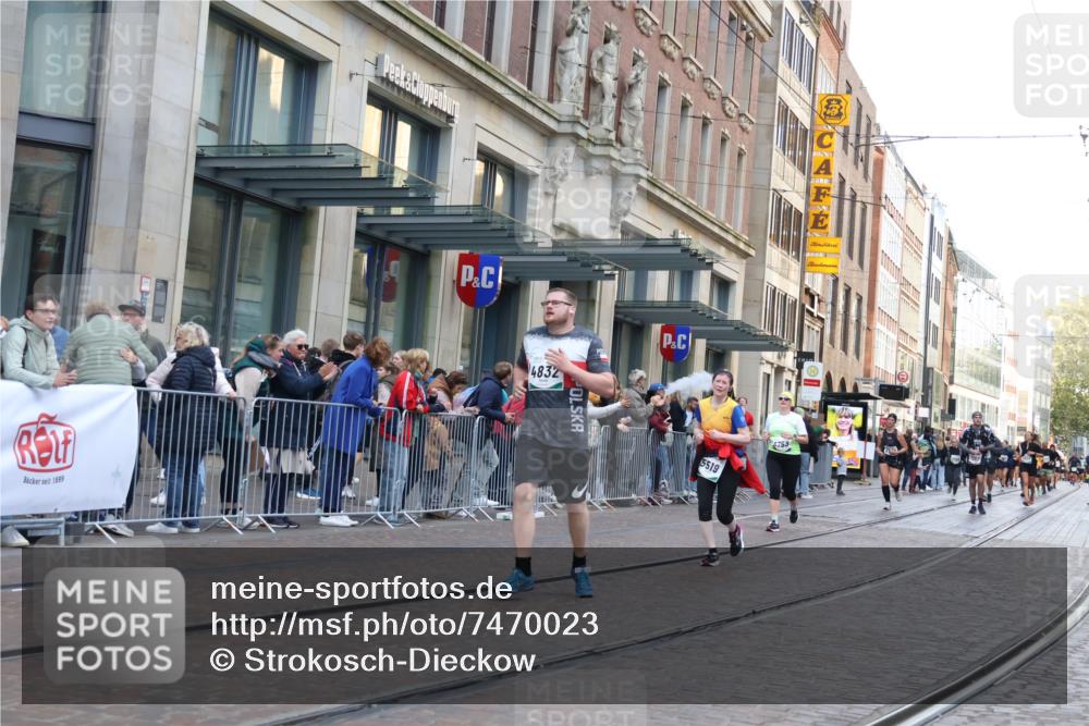 06.10.2024 - 19. swb-Marathon Bremen Strokosch-Dieckow http://msf.ph/oto/7470023 06.10.2024 14:09:00 Laufen 502, 1262, 2218, 2651, 2932, 3323, 3717, 3768, 3842, 3848, 3915, 3986, 4345, 4511, 4832, 4992, 5236, 5519, 6539, 6753, 6922 meine-sportfotos.de