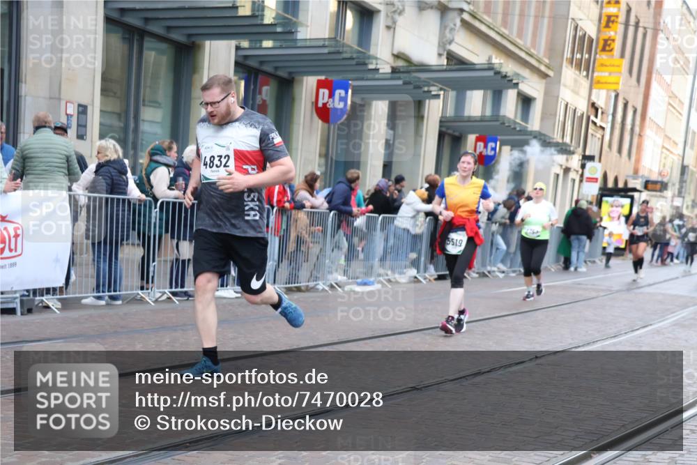 06.10.2024 - 19. swb-Marathon Bremen Strokosch-Dieckow http://msf.ph/oto/7470028 06.10.2024 14:09:00 Laufen 502, 1262, 2218, 2651, 2932, 3323, 3717, 3768, 3842, 3848, 3915, 3986, 4345, 4511, 4832, 4992, 5236, 5519, 6539, 6753, 6922 meine-sportfotos.de