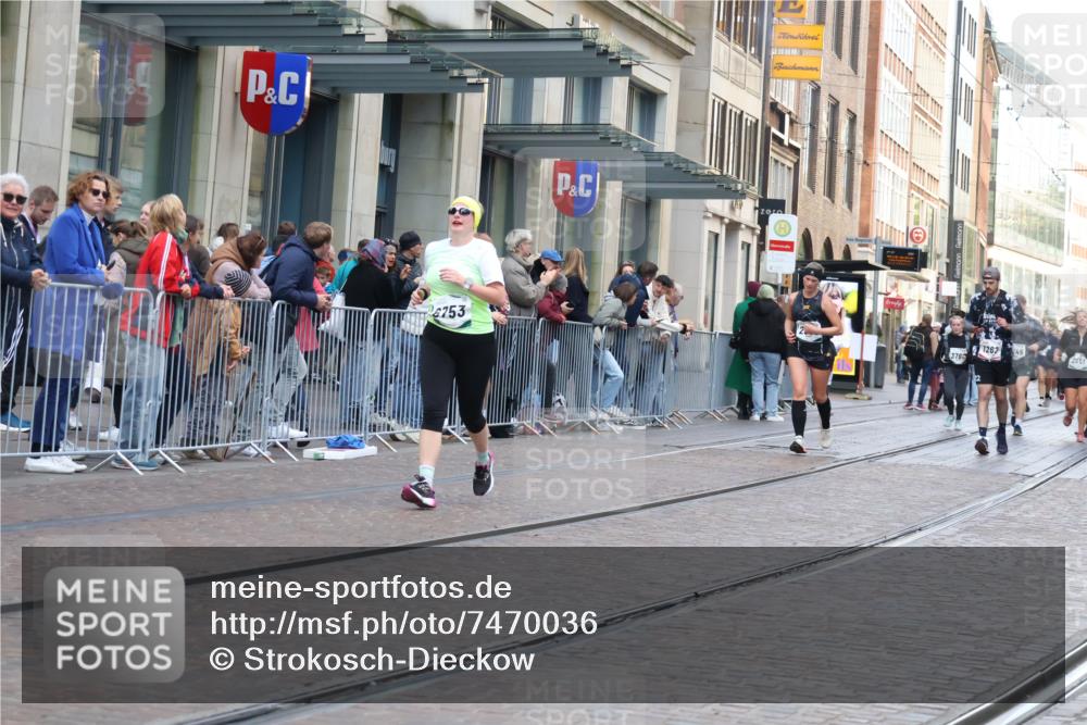06.10.2024 - 19. swb-Marathon Bremen Strokosch-Dieckow http://msf.ph/oto/7470036 06.10.2024 14:09:02 Laufen 502, 1262, 2218, 2651, 2926, 2932, 3323, 3717, 3768, 3842, 3848, 3915, 3960, 3986, 4345, 4511, 4832, 4992, 5019, 5236, 5519, 6539, 6753, 6922 meine-sportfotos.de
