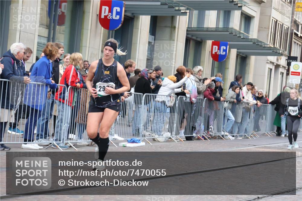 06.10.2024 - 19. swb-Marathon Bremen Strokosch-Dieckow http://msf.ph/oto/7470055 06.10.2024 14:09:07 Laufen 1262, 2218, 2651, 2926, 2932, 3327, 3717, 3768, 3848, 3889, 3915, 3960, 3986, 4345, 4511, 4832, 4992, 5019, 5168, 5236, 5519, 6753, 6922 meine-sportfotos.de