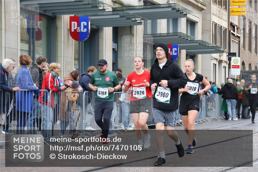 06.10.2024 - 19. swb-Marathon Bremen Strokosch-Dieckow http://msf.ph/oto/7470105 06.10.2024 14:09:27 Laufen 1262, 2126, 2218, 2926, 3327, 3717, 3848, 3889, 3915, 3960, 3986, 4487, 4511, 4787, 4797, 4798, 4992, 5011, 5019, 5168, 5199, 5236, 6120 meine-sportfotos.de