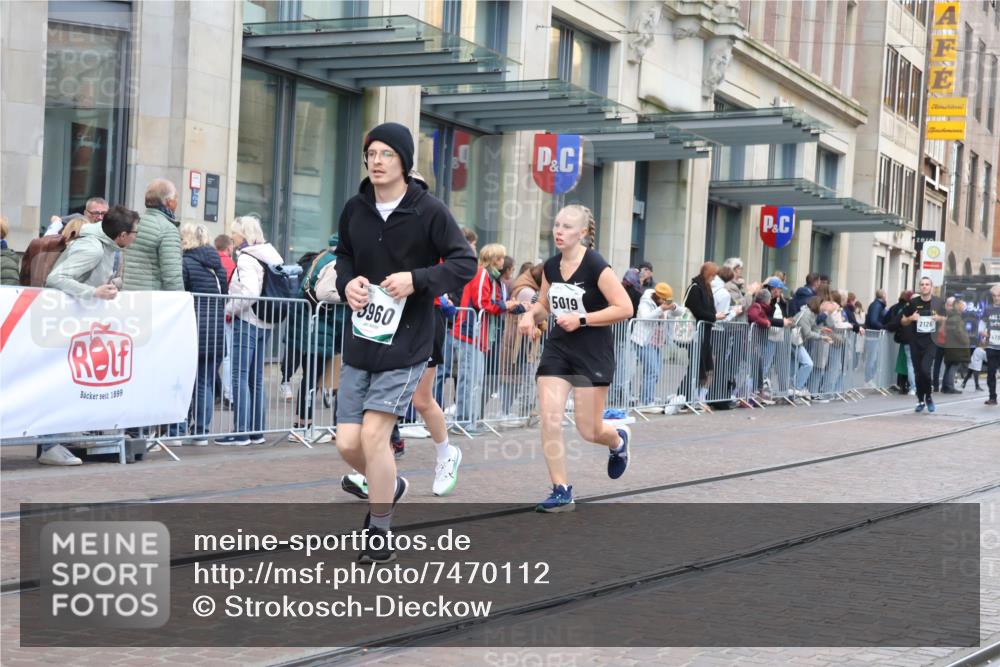 06.10.2024 - 19. swb-Marathon Bremen Strokosch-Dieckow http://msf.ph/oto/7470112 06.10.2024 14:09:29 Laufen 2126, 2218, 2926, 3327, 3717, 3848, 3889, 3915, 3960, 4487, 4511, 4787, 4797, 4798, 4992, 5011, 5019, 5168, 5199, 5236, 6120 meine-sportfotos.de