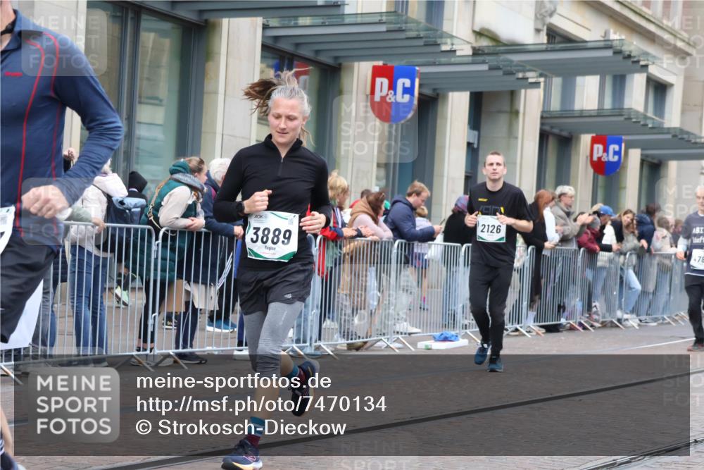 06.10.2024 - 19. swb-Marathon Bremen Strokosch-Dieckow http://msf.ph/oto/7470134 06.10.2024 14:09:34 Laufen 679, 2126, 2926, 3327, 3717, 3889, 3960, 4487, 4511, 4787, 4797, 4798, 4992, 5011, 5019, 5168, 5199, 6120 meine-sportfotos.de