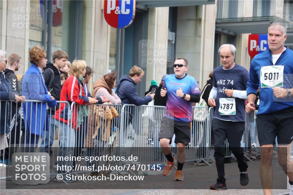 06.10.2024 - 19. swb-Marathon Bremen Strokosch-Dieckow http://msf.ph/oto/7470145 06.10.2024 14:09:37 Laufen 284, 679, 2126, 2798, 2926, 3327, 3889, 3960, 4487, 4511, 4787, 4797, 4798, 4992, 5011, 5019, 5168, 5199, 5200, 6120, 6134 meine-sportfotos.de