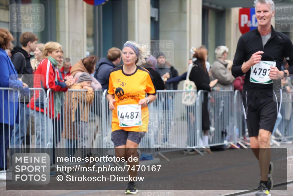 06.10.2024 - 19. swb-Marathon Bremen Strokosch-Dieckow http://msf.ph/oto/7470167 06.10.2024 14:09:49 Laufen 284, 679, 907, 1514, 2126, 2798, 4487, 4787, 4797, 4798, 5011, 5200, 5652, 5936, 6015, 6016, 6120, 6134 meine-sportfotos.de