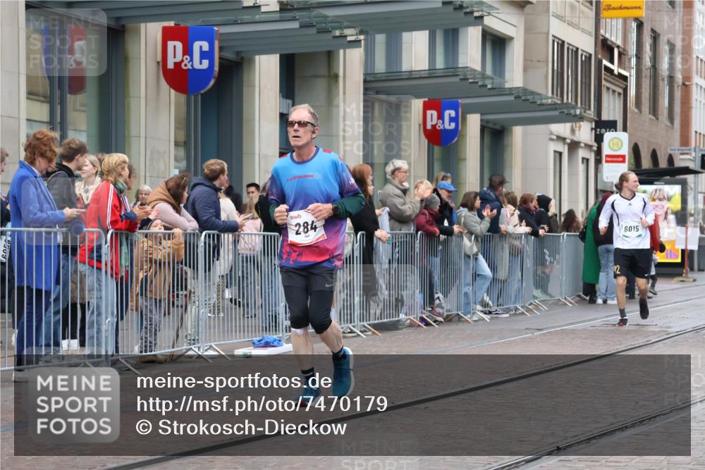 06.10.2024 - 19. swb-Marathon Bremen Strokosch-Dieckow http://msf.ph/oto/7470179 06.10.2024 14:09:55 Laufen 284, 679, 907, 1514, 2211, 2798, 4487, 4787, 4797, 4798, 5200, 5652, 5936, 6015, 6016, 6134, 6614 meine-sportfotos.de