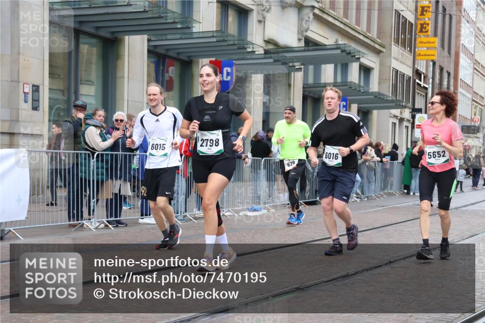 06.10.2024 - 19. swb-Marathon Bremen Strokosch-Dieckow http://msf.ph/oto/7470195 06.10.2024 14:10:03 Laufen 284, 455, 679, 845, 907, 1514, 2211, 2798, 4797, 4798, 5102, 5194, 5200, 5652, 5931, 5936, 6015, 6016, 6134, 6614 meine-sportfotos.de
