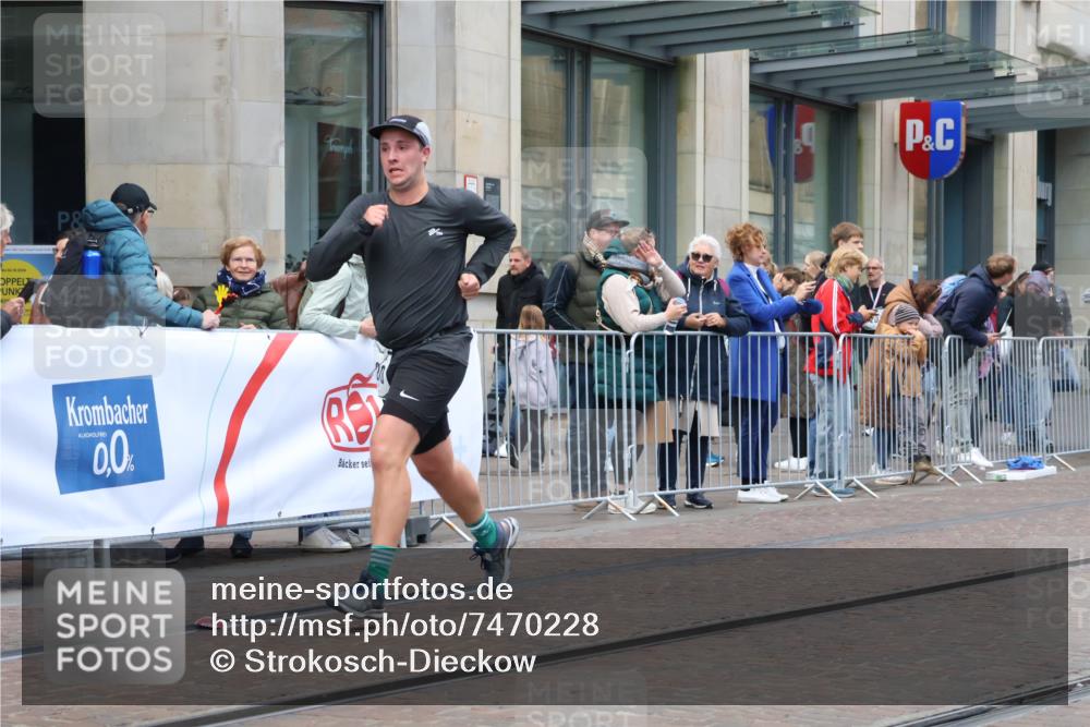 06.10.2024 - 19. swb-Marathon Bremen Strokosch-Dieckow http://msf.ph/oto/7470228 06.10.2024 14:10:13 Laufen 284, 455, 463, 679, 787, 845, 907, 1458, 1514, 2211, 2798, 4323, 5102, 5194, 5200, 5652, 5931, 5936, 6015, 6016, 6134, 6614 meine-sportfotos.de