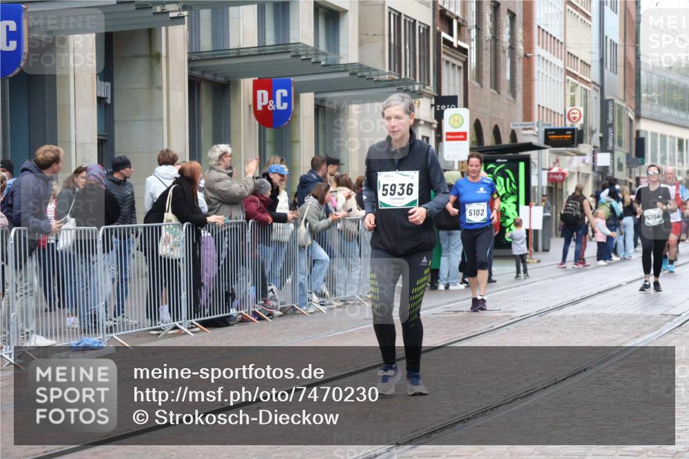 06.10.2024 - 19. swb-Marathon Bremen Strokosch-Dieckow http://msf.ph/oto/7470230 06.10.2024 14:10:15 Laufen 284, 455, 463, 787, 845, 907, 1458, 1514, 2211, 2798, 4323, 5102, 5194, 5200, 5652, 5931, 5936, 6015, 6016, 6134, 6614 meine-sportfotos.de