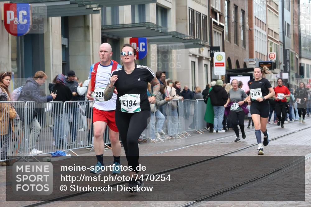 06.10.2024 - 19. swb-Marathon Bremen Strokosch-Dieckow http://msf.ph/oto/7470254 06.10.2024 14:10:23 Laufen 455, 463, 787, 845, 1458, 2211, 4139, 4323, 4537, 5102, 5194, 5711, 5931, 5936, 6614 meine-sportfotos.de