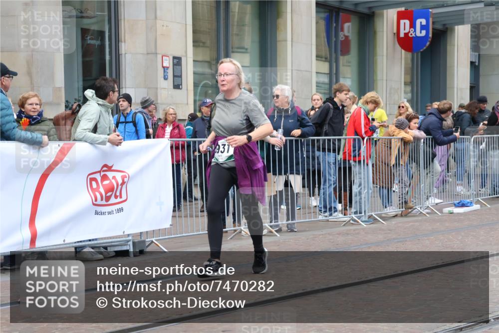 06.10.2024 - 19. swb-Marathon Bremen Strokosch-Dieckow http://msf.ph/oto/7470282 06.10.2024 14:10:30 Laufen 455, 463, 787, 845, 1458, 1473, 1481, 2211, 4139, 4323, 4537, 4963, 5102, 5194, 5711, 5931, 6356, 6614 meine-sportfotos.de
