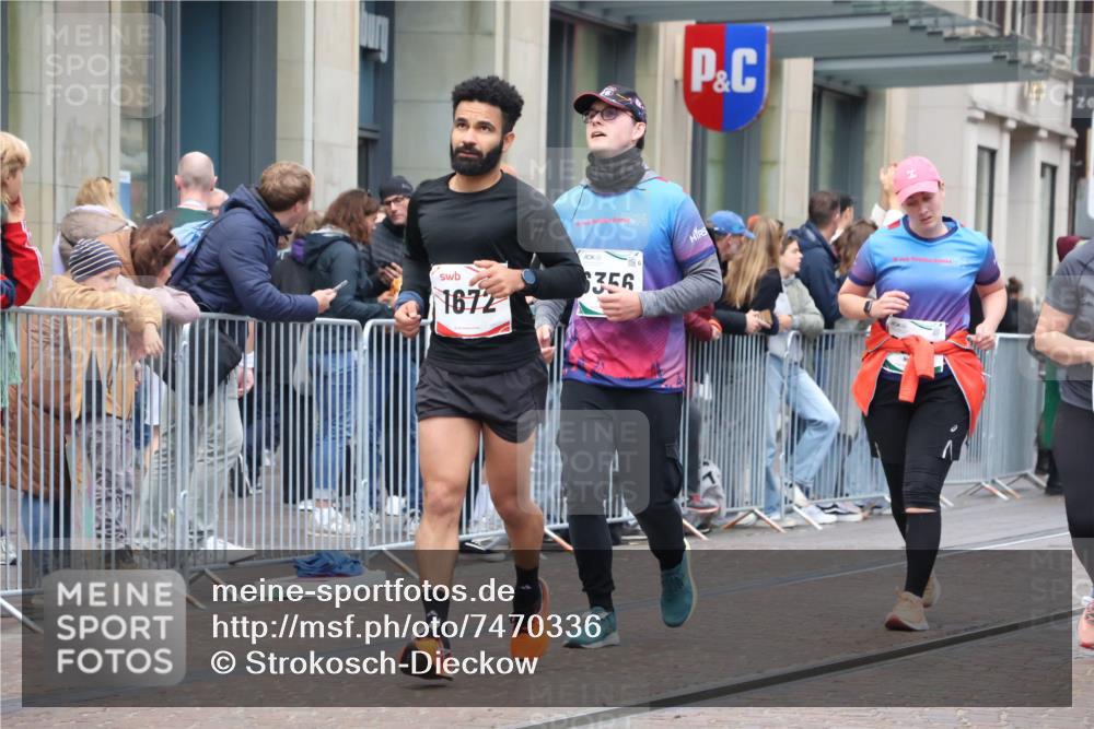 06.10.2024 - 19. swb-Marathon Bremen Strokosch-Dieckow http://msf.ph/oto/7470336 06.10.2024 14:10:55 Laufen 920, 1461, 1473, 1481, 1672, 2790, 2905, 3176, 3177, 4139, 4417, 4447, 4450, 4516, 4537, 4963, 5472, 5711, 6356, 6624 meine-sportfotos.de