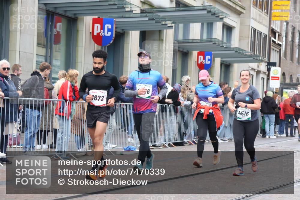 06.10.2024 - 19. swb-Marathon Bremen Strokosch-Dieckow http://msf.ph/oto/7470339 06.10.2024 14:10:56 Laufen 920, 1461, 1473, 1481, 1672, 2790, 2905, 3176, 3177, 4139, 4417, 4447, 4450, 4516, 4537, 4963, 5472, 5711, 6356, 6624 meine-sportfotos.de