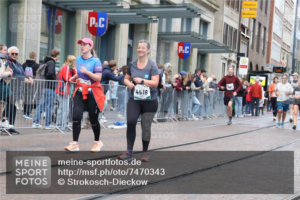 06.10.2024 - 19. swb-Marathon Bremen Strokosch-Dieckow http://msf.ph/oto/7470343 06.10.2024 14:10:58 Laufen 920, 1461, 1473, 1481, 1672, 2790, 2905, 3176, 3177, 4139, 4417, 4447, 4450, 4516, 4537, 4963, 5472, 5711, 6356, 6624 meine-sportfotos.de