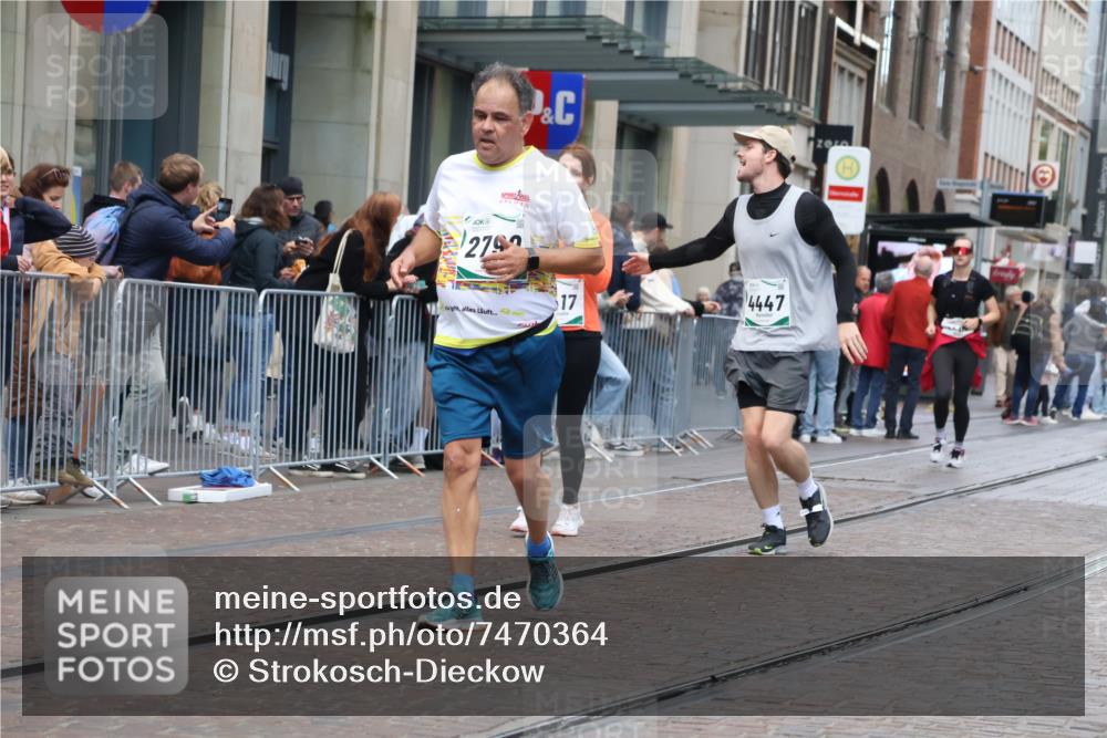 06.10.2024 - 19. swb-Marathon Bremen Strokosch-Dieckow http://msf.ph/oto/7470364 06.10.2024 14:11:04 Laufen 920, 1461, 1473, 1481, 1672, 2790, 2905, 2924, 3176, 3177, 4417, 4447, 4450, 4516, 4963, 5193, 5472, 6356, 6624 meine-sportfotos.de
