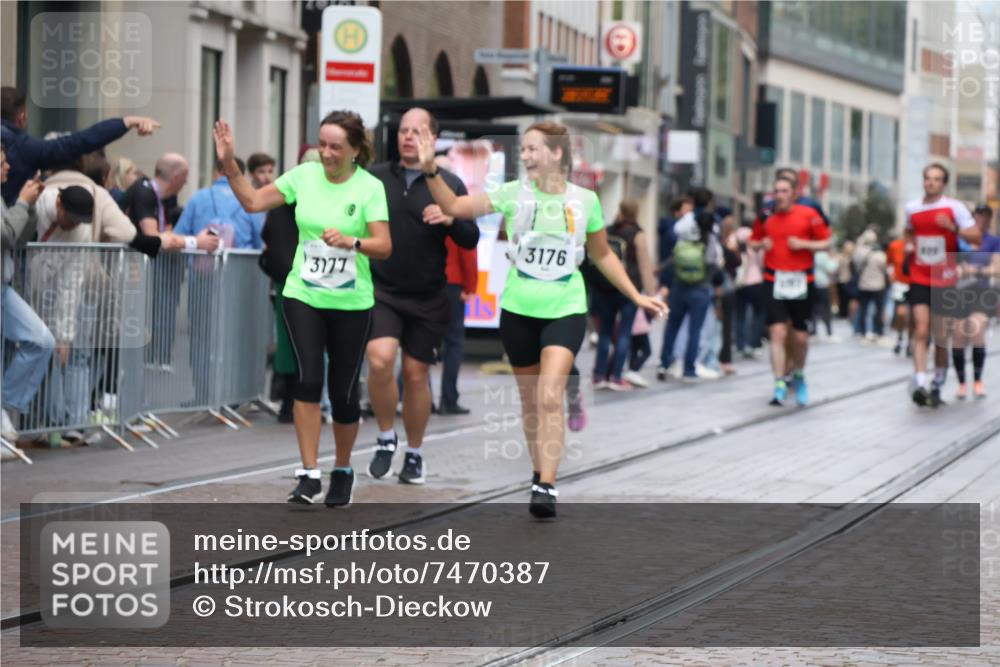 06.10.2024 - 19. swb-Marathon Bremen Strokosch-Dieckow http://msf.ph/oto/7470387 06.10.2024 14:11:12 Laufen 920, 1461, 2545, 2790, 2905, 2924, 3176, 3177, 4417, 4447, 4450, 4516, 5193, 5472, 6138 meine-sportfotos.de