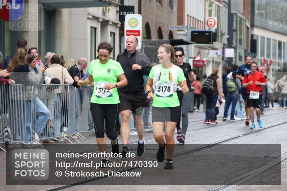 06.10.2024 - 19. swb-Marathon Bremen Strokosch-Dieckow http://msf.ph/oto/7470390 06.10.2024 14:11:13 Laufen 920, 1461, 2545, 2790, 2905, 2924, 3176, 3177, 4417, 4447, 4450, 4516, 5193, 5472, 6138 meine-sportfotos.de