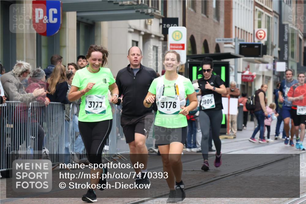 06.10.2024 - 19. swb-Marathon Bremen Strokosch-Dieckow http://msf.ph/oto/7470393 06.10.2024 14:11:14 Laufen 920, 1461, 2545, 2790, 2905, 2924, 3176, 3177, 4417, 4447, 4450, 4516, 5193, 5472, 6138 meine-sportfotos.de