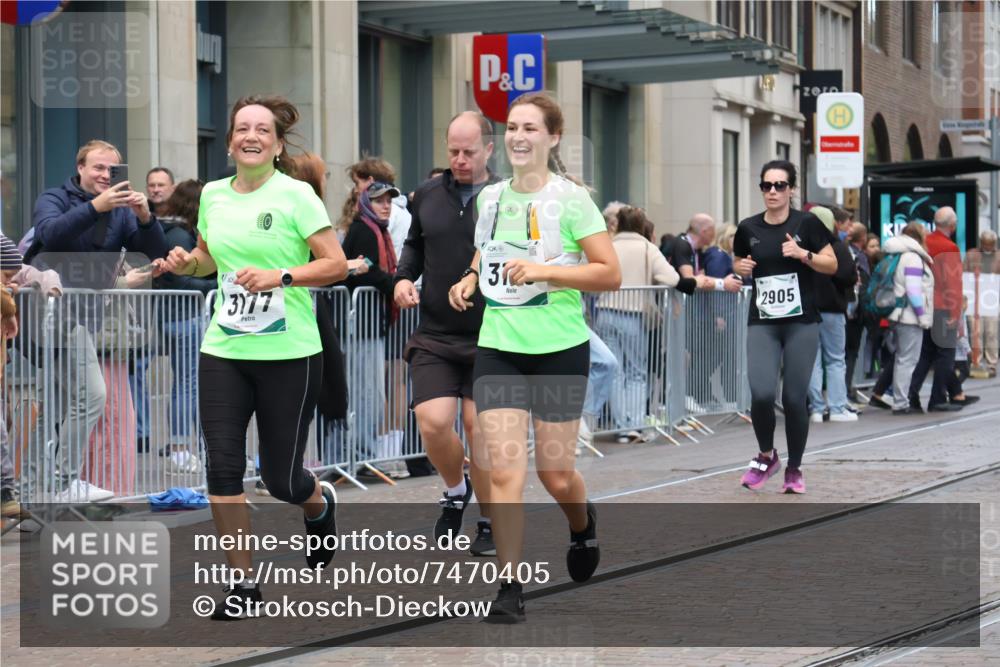 06.10.2024 - 19. swb-Marathon Bremen Strokosch-Dieckow http://msf.ph/oto/7470405 06.10.2024 14:11:16 Laufen 920, 1461, 1489, 2545, 2790, 2905, 2924, 3176, 3177, 4417, 4447, 4450, 4516, 5103, 5193, 5472, 6138 meine-sportfotos.de